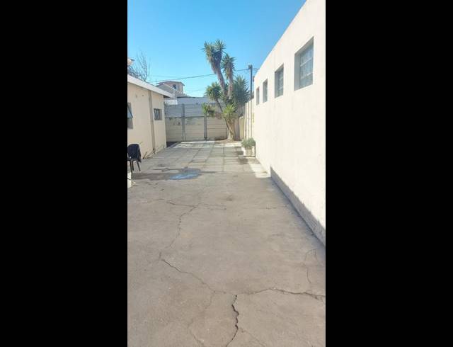 3 BEDROOM PROPERTY TO RENT IN GOODWOOD CENTRAL